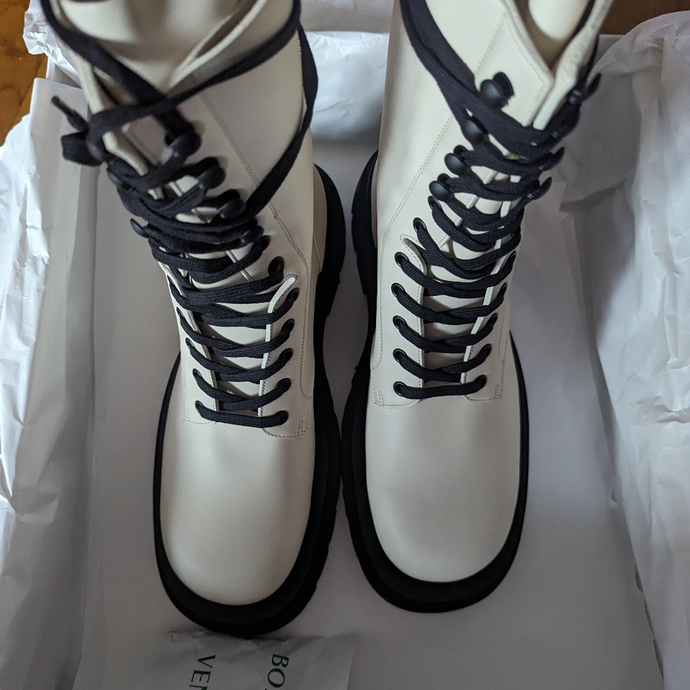Bottega Veneta Lug Lace-Up Boot. Size 39. - Picture 7 of 8